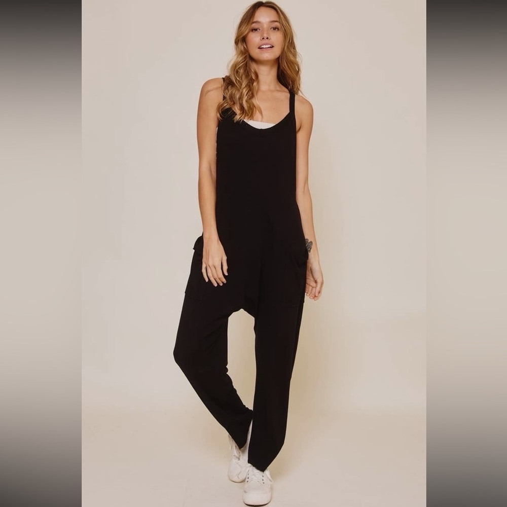 Comfy black romper with pockets